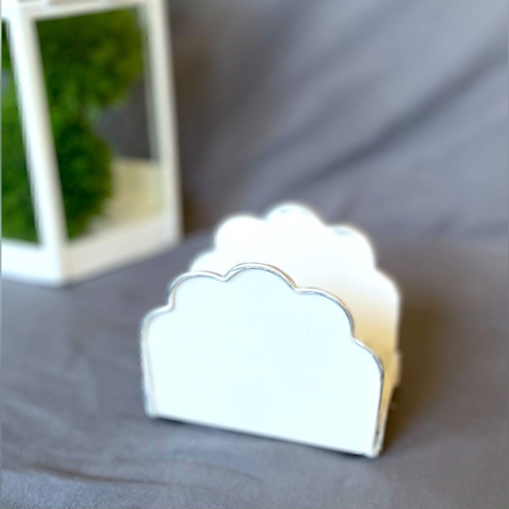 🔥❤️🔥 NEW! Scallop Edge White Metal Business Card Holder New with Tags